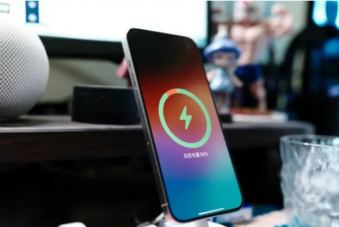 枫木镇苹果15换屏服务分享用什么充电器给iPhone15充电更好 